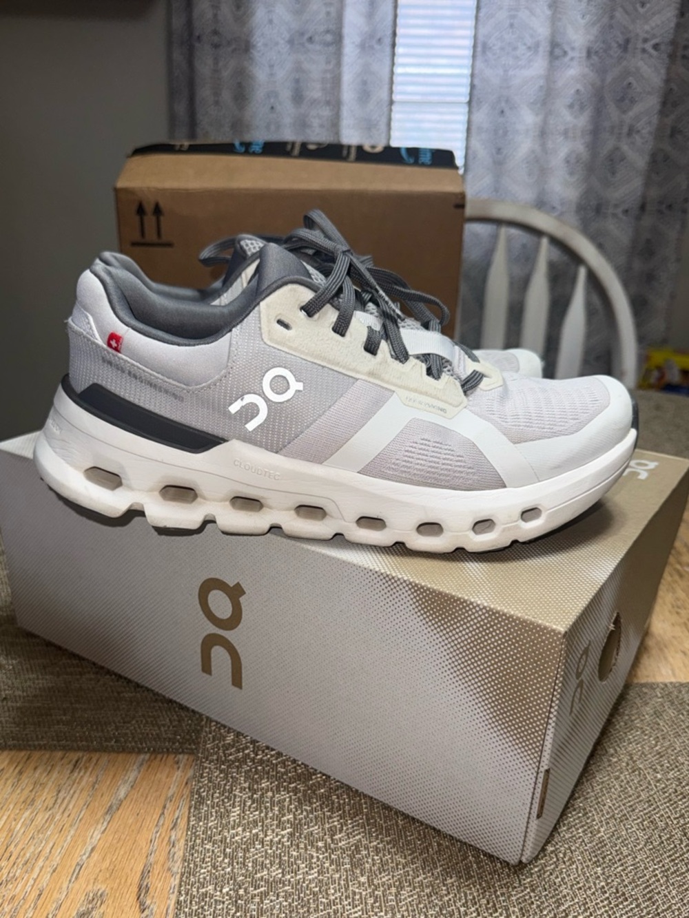 On Cloud / Cloudrunner 2  Women’s Running Shoes - White & Gray